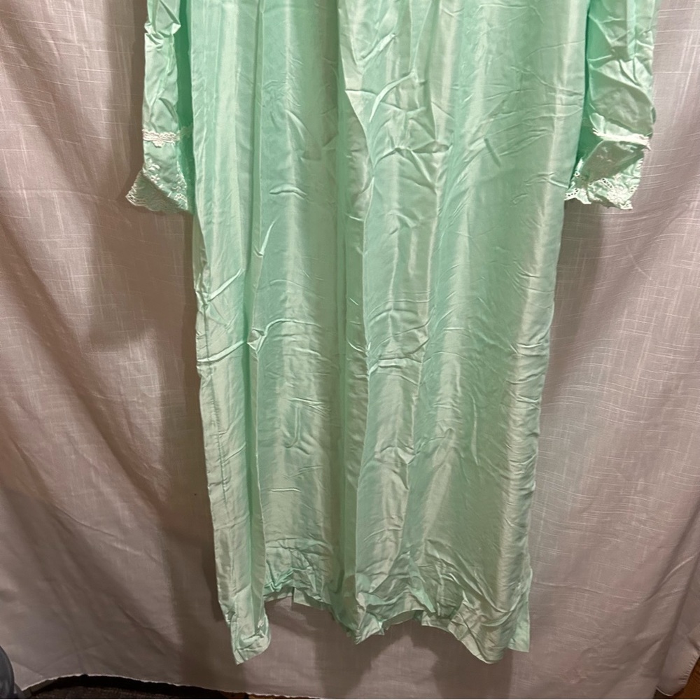 Vintage Barbizon night gown - Picture 4 of 5